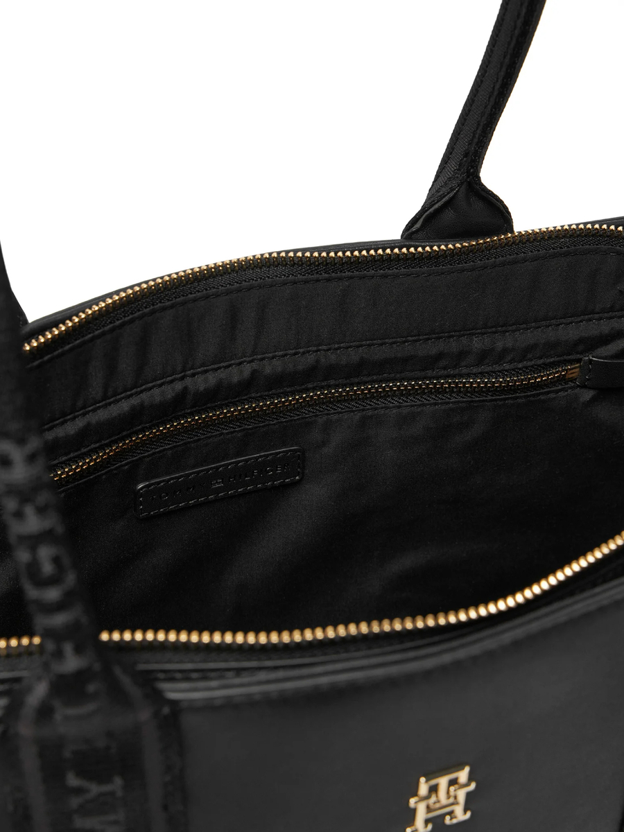 detail Tommy Hilfiger dámska čierna kabelka