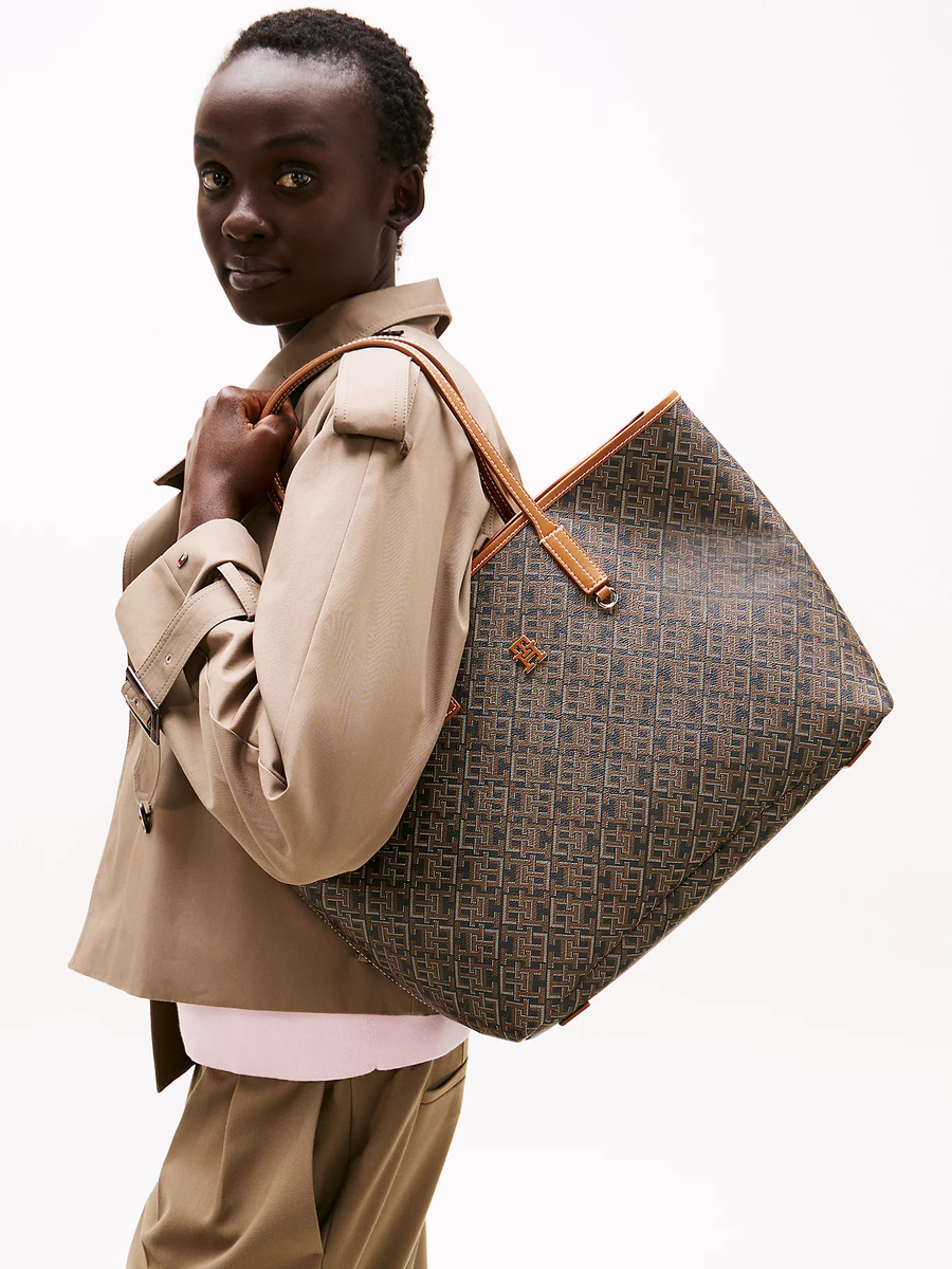 detail Tommy Hilfiger dámska čierna kabelka Tote