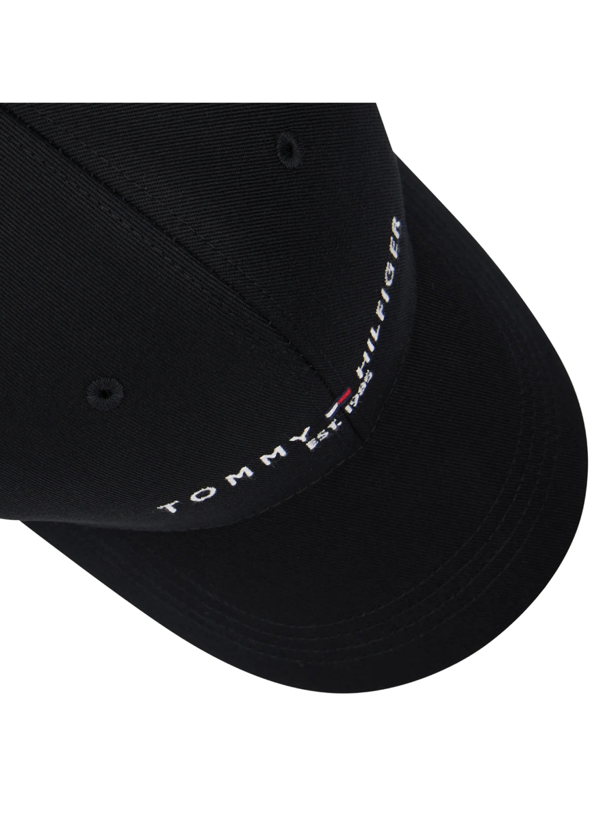 detail Tommy Hilfiger pánska čierna šiltovka 