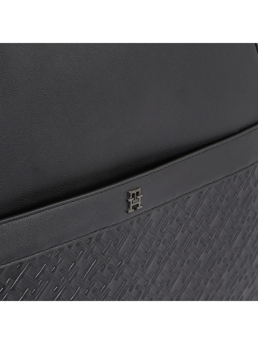 detail Tommy Hilfiger pánsky čierny batoh