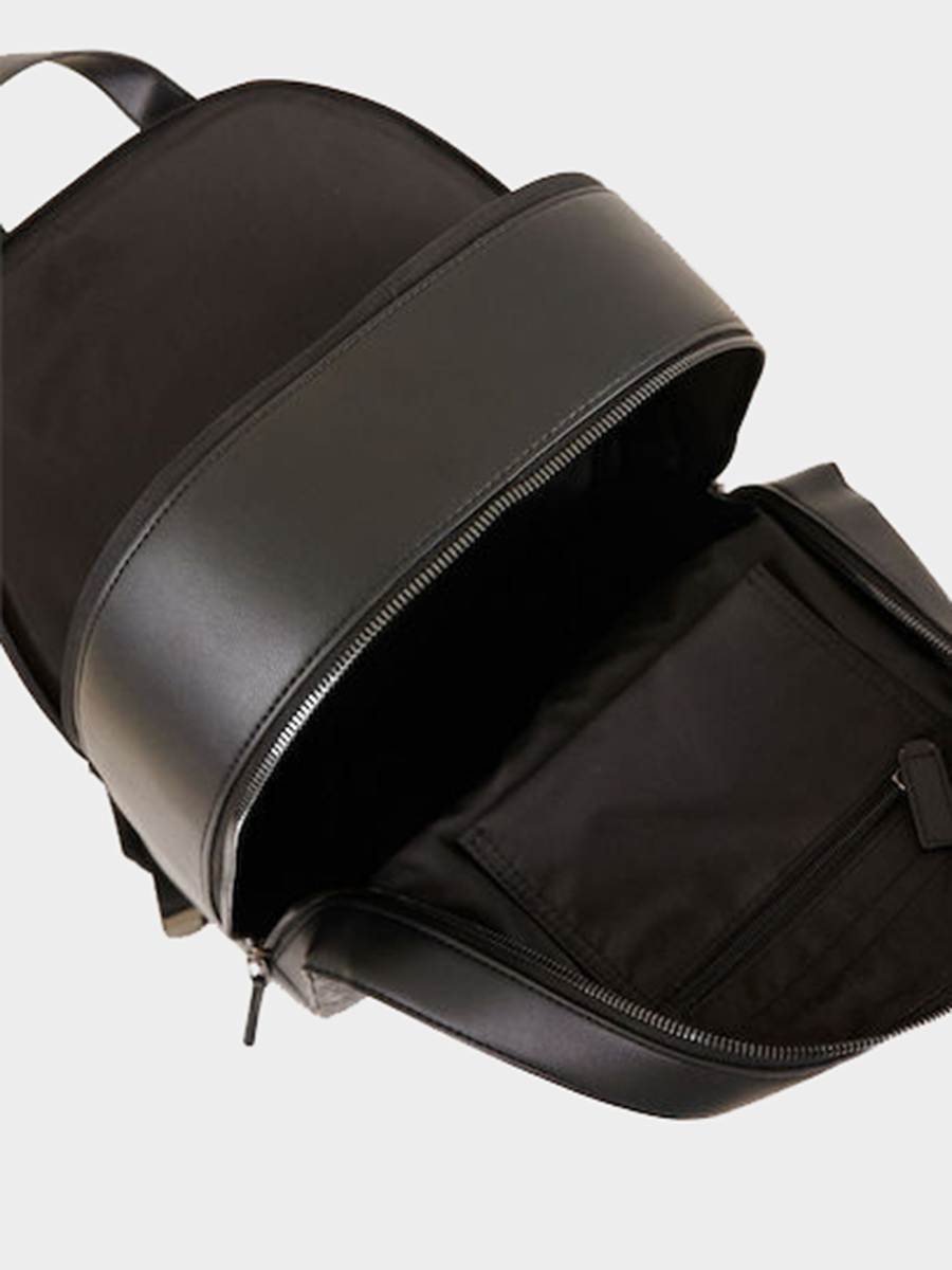 detail Tommy Hilfiger pánsky čierny batoh