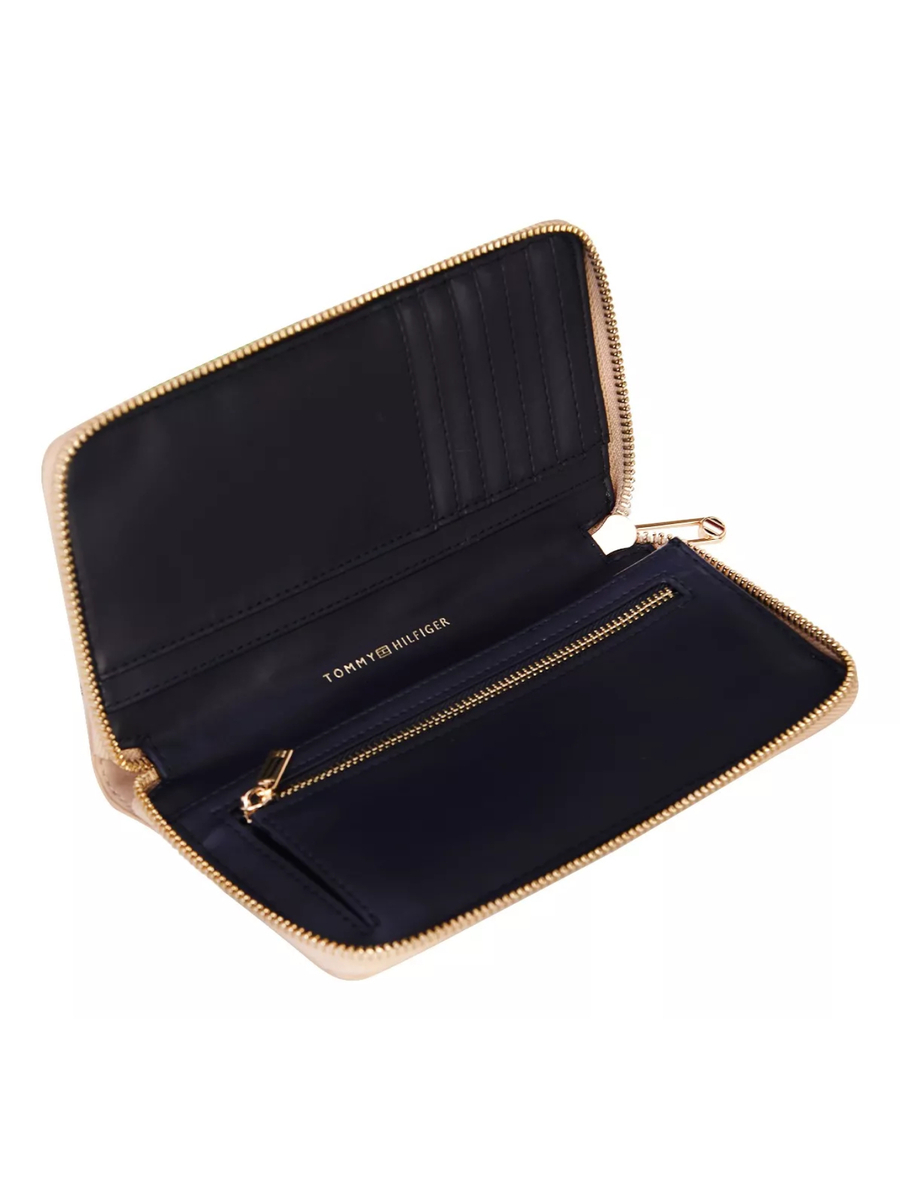 detail Tommy Hilfiger dámska béžová peňaženka