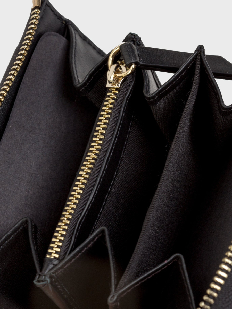 detail Tommy Hilfiger dámska čierna peňaženka 