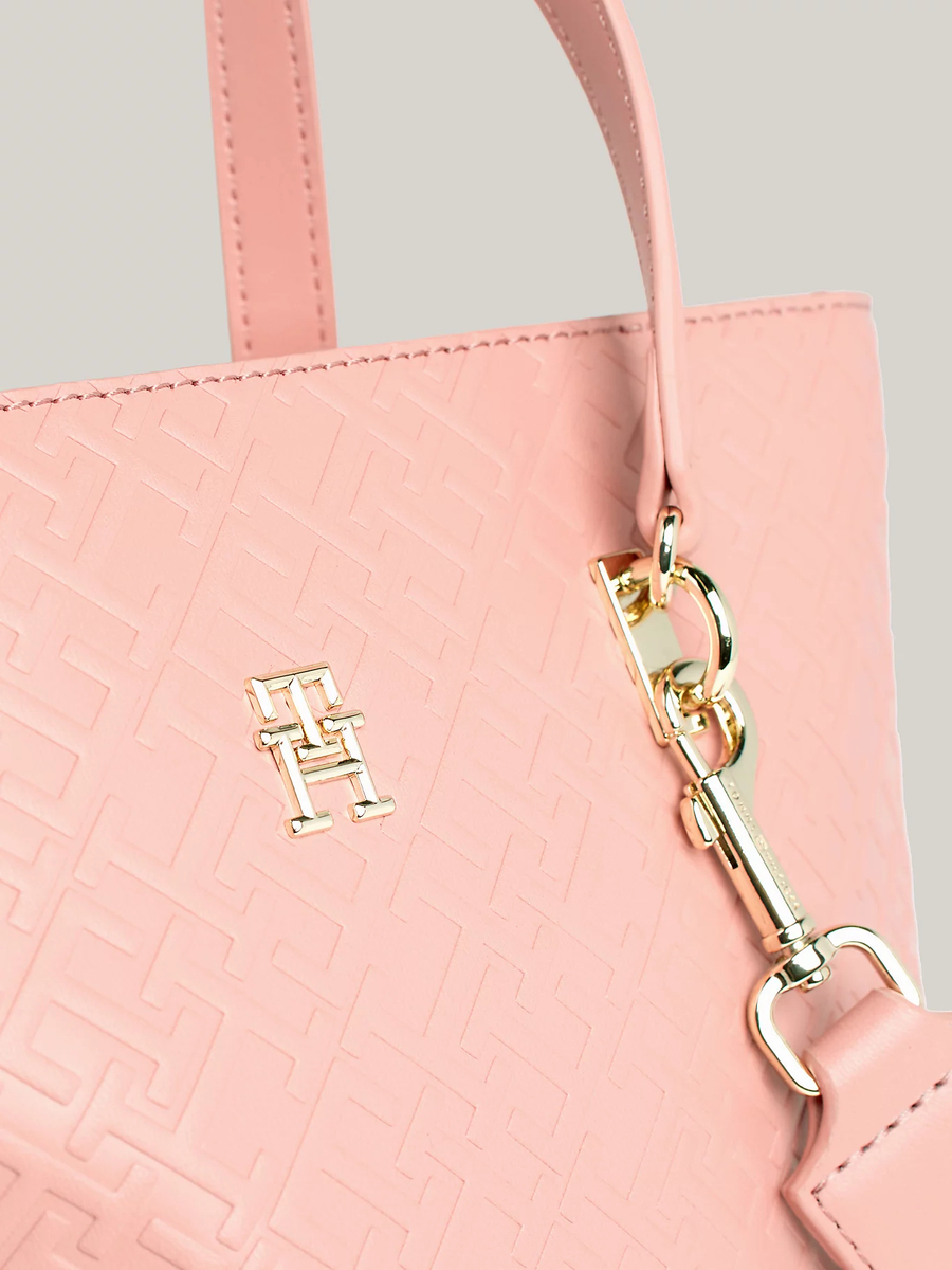 detail Tommy Hilfiger dámska ružová kabelka