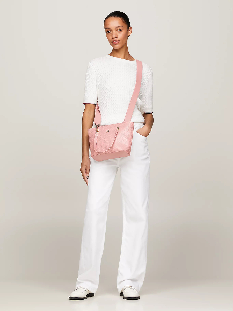 detail Tommy Hilfiger dámska ružová kabelka