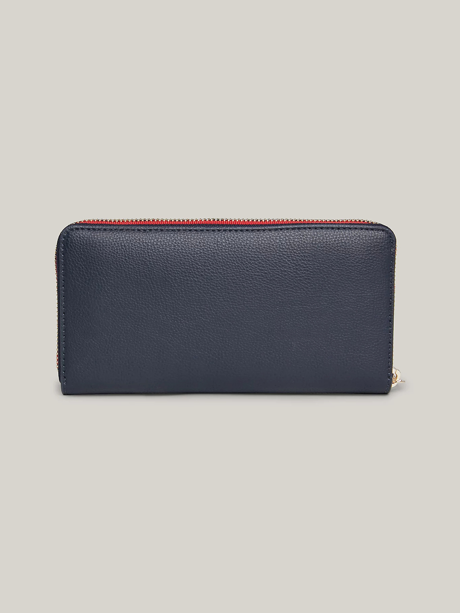detail Tommy Hilfiger dámska modrá peňaženka Essential 