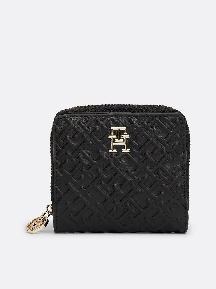 detail Tommy Hilfiger dámska čierna peňaženka