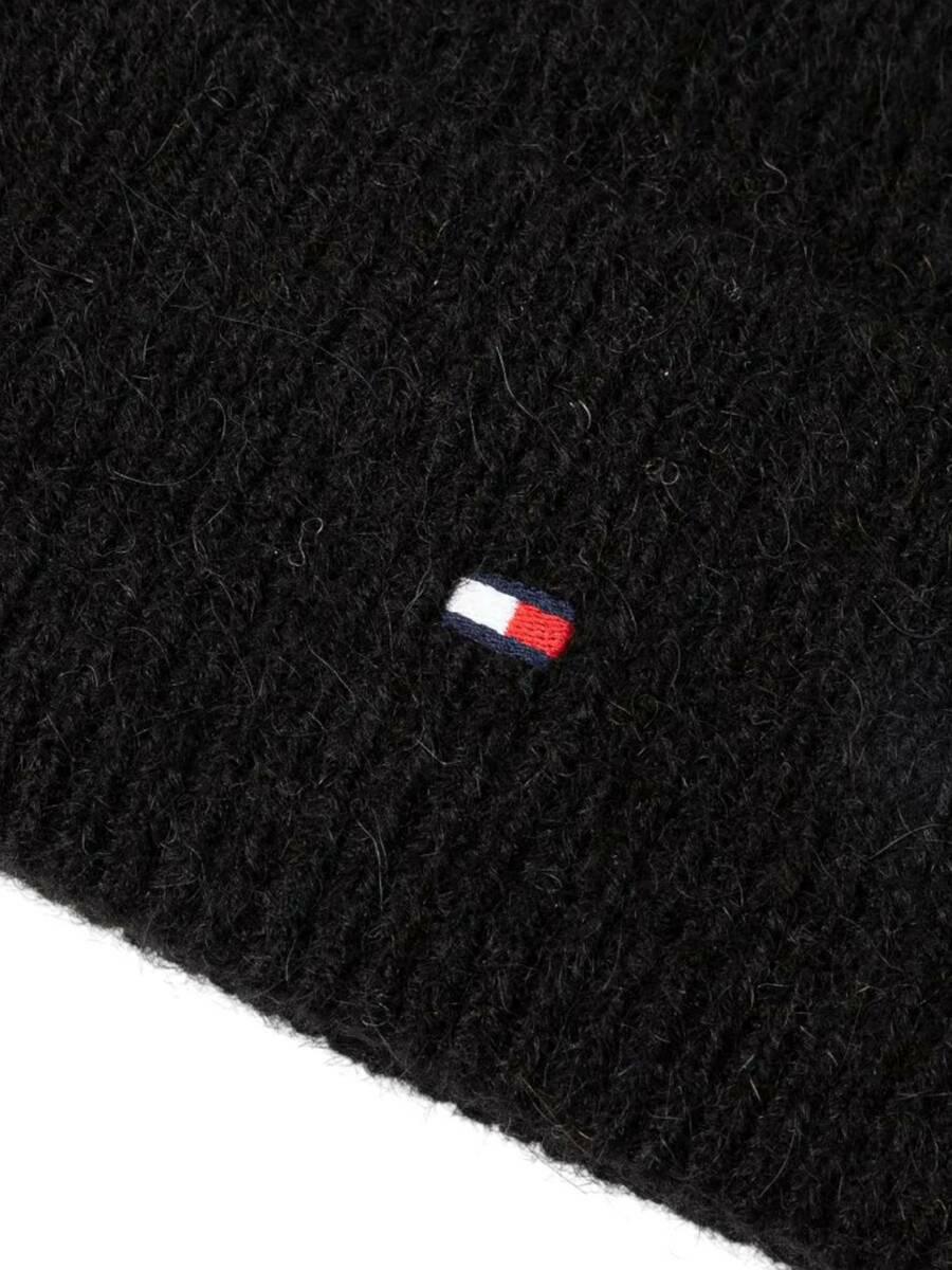 detail Tommy Hilfiger dámska čierna čiapka