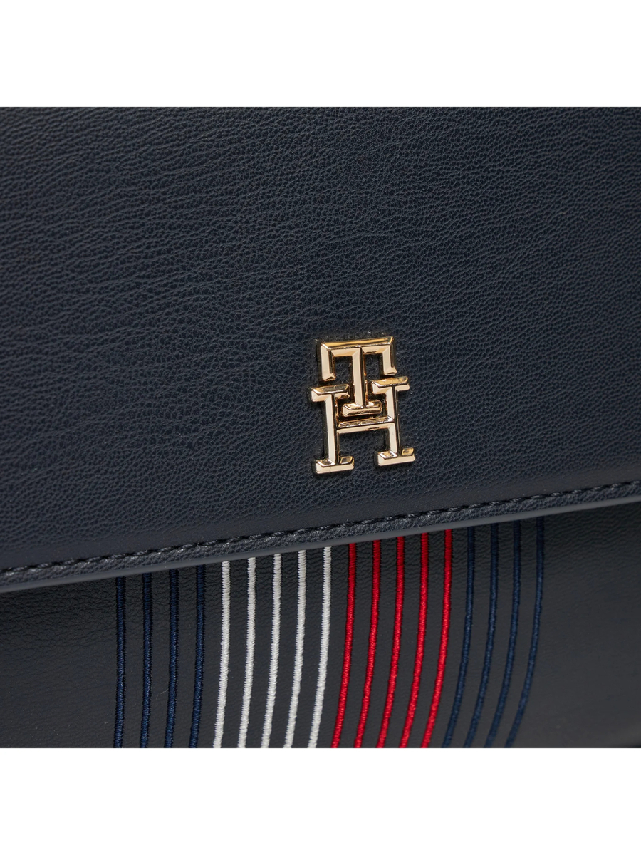 detail Tommy Hilfiger dámska tmavo modrá kabelka