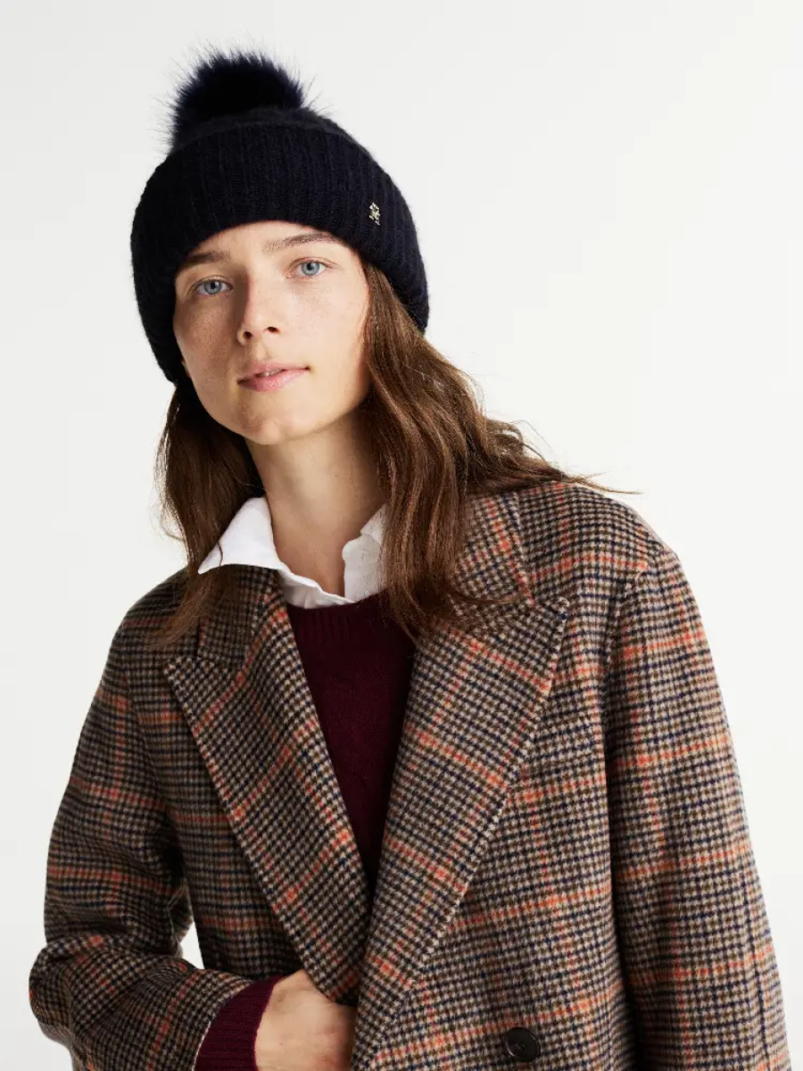 detail Tommy Hilfiger dámska tmavo modrá čiapka