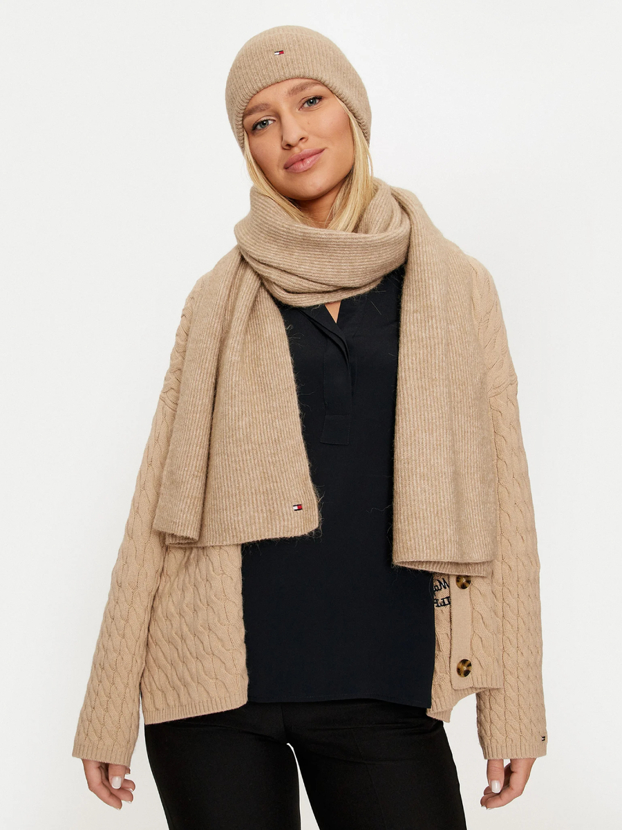 detail Tommy Hilfiger dámska béžová čiapka a šál