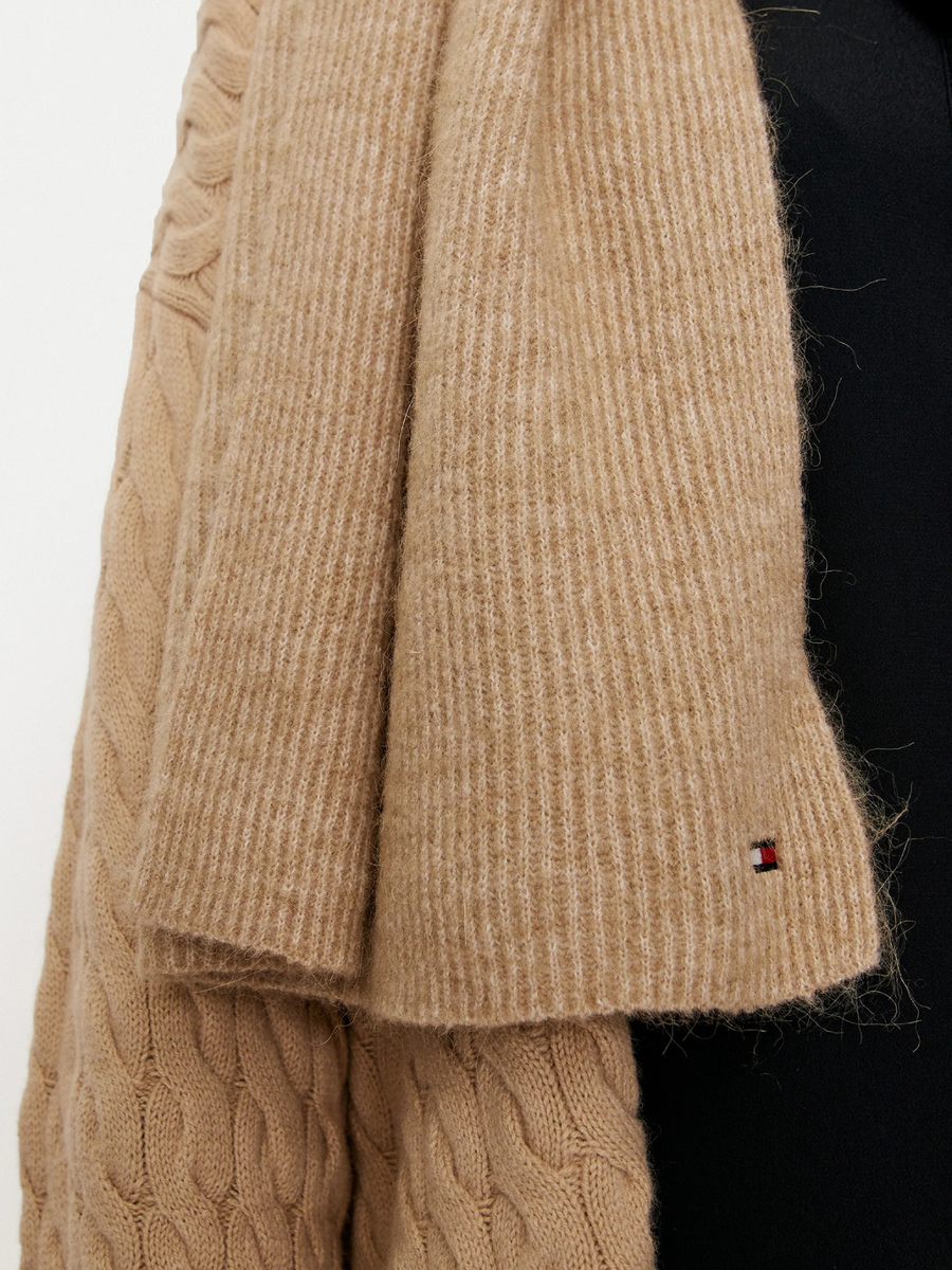 detail Tommy Hilfiger dámska béžová čiapka a šál