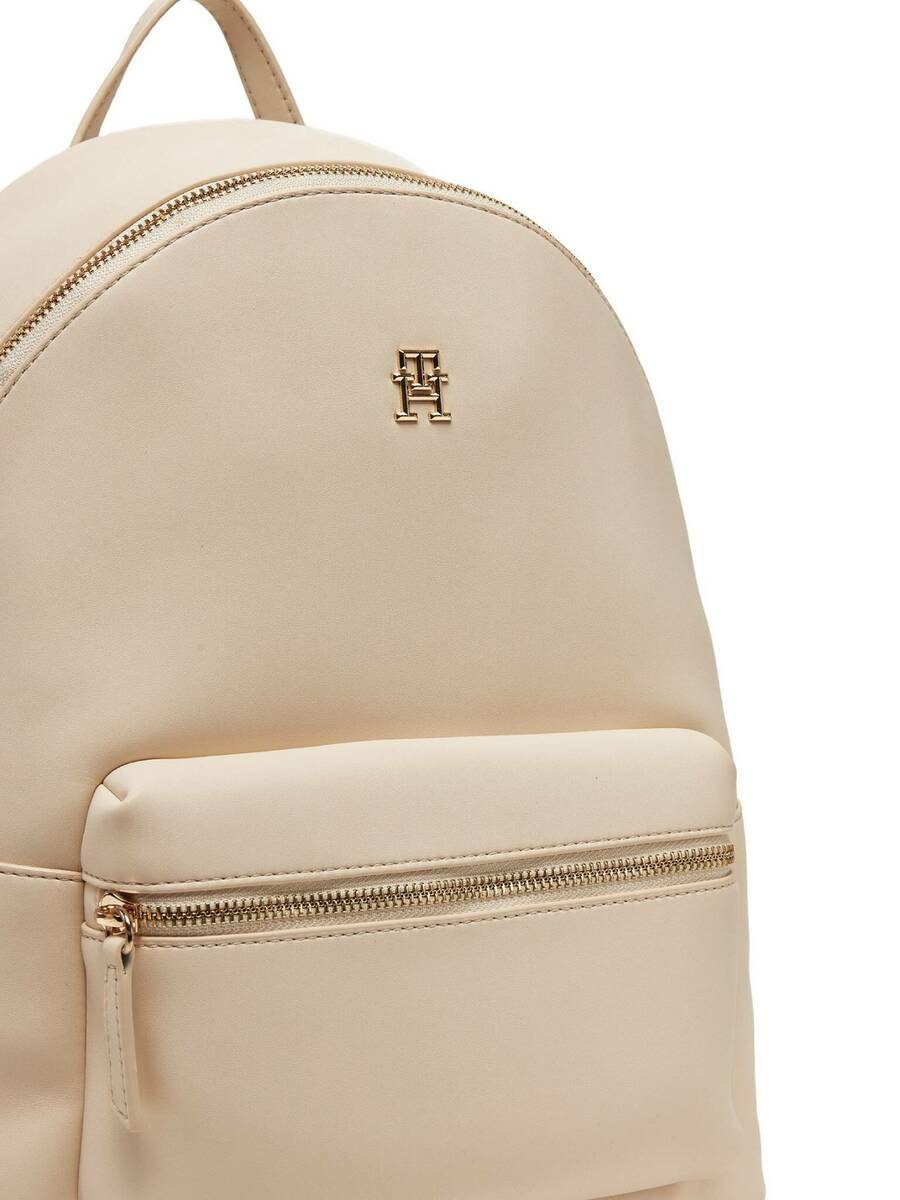 detail Tommy Hilfiger dámsky krémový batoh