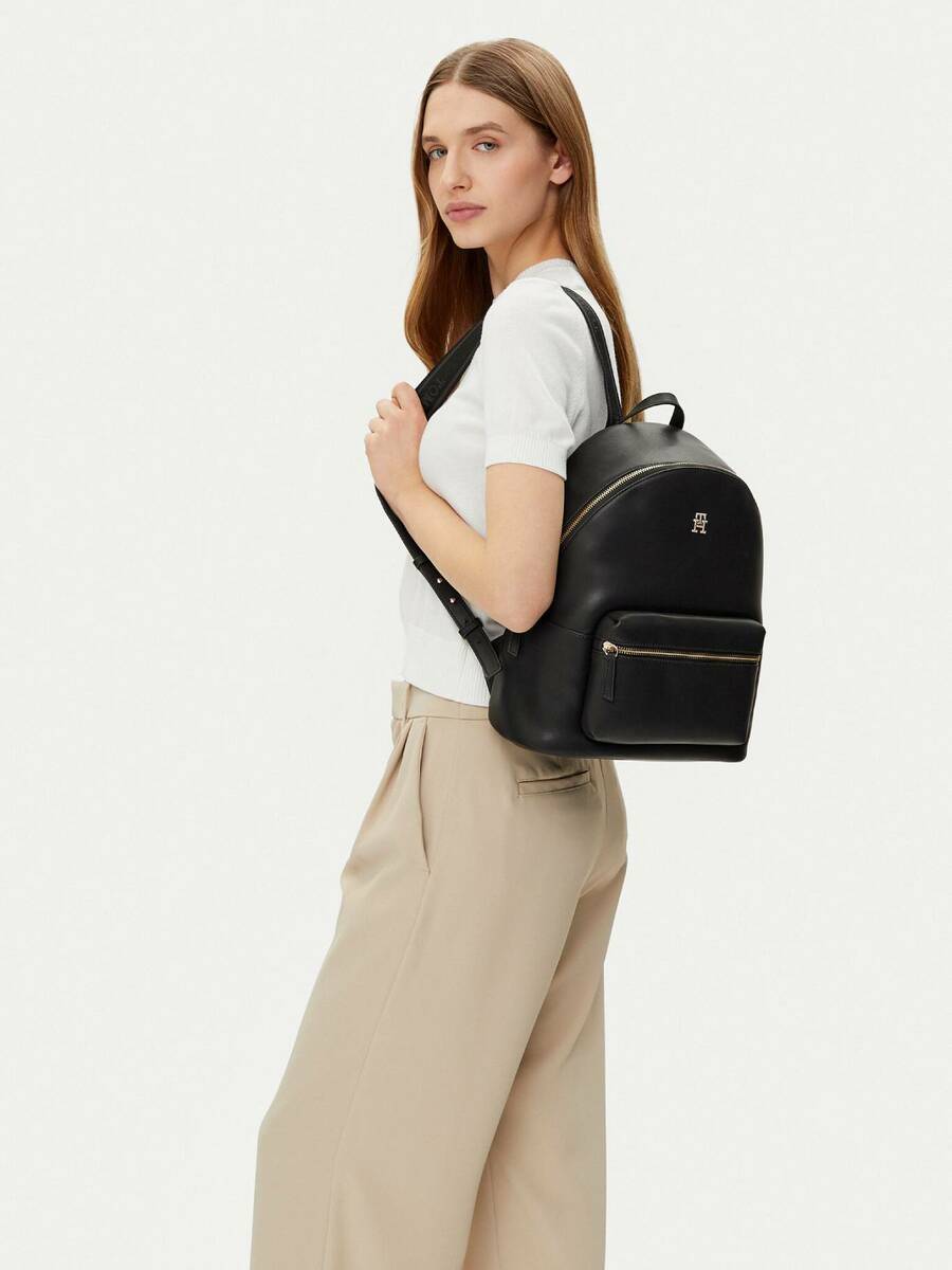 detail Tommy Hilfiger dámsky čierny batoh