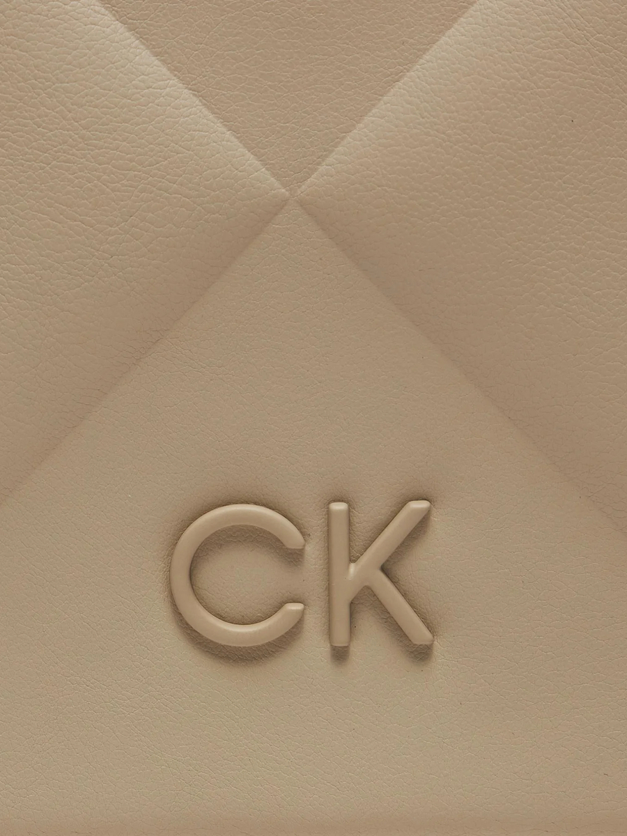 detail Calvin Klein dámska béžová kabelka