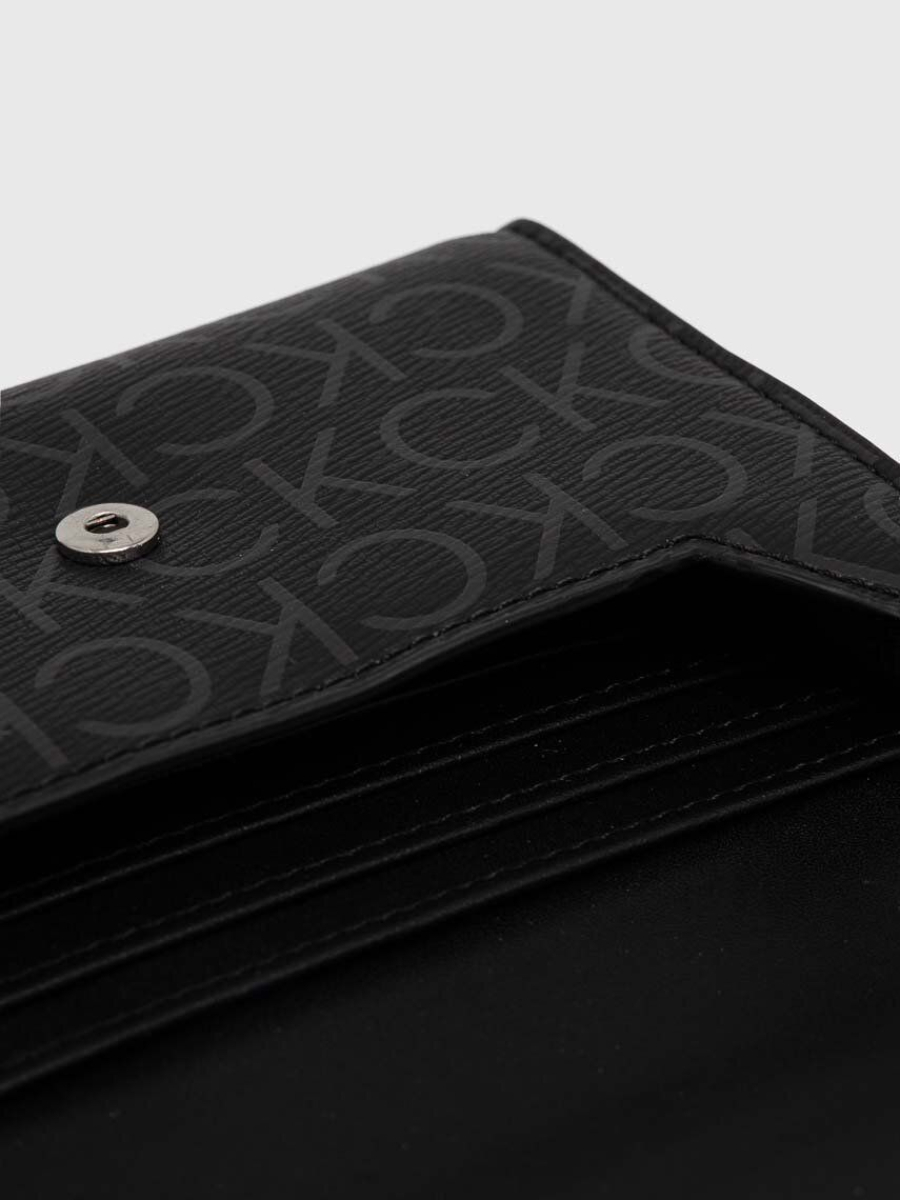 detail Calvin Klein dámska čierna peňaženka
