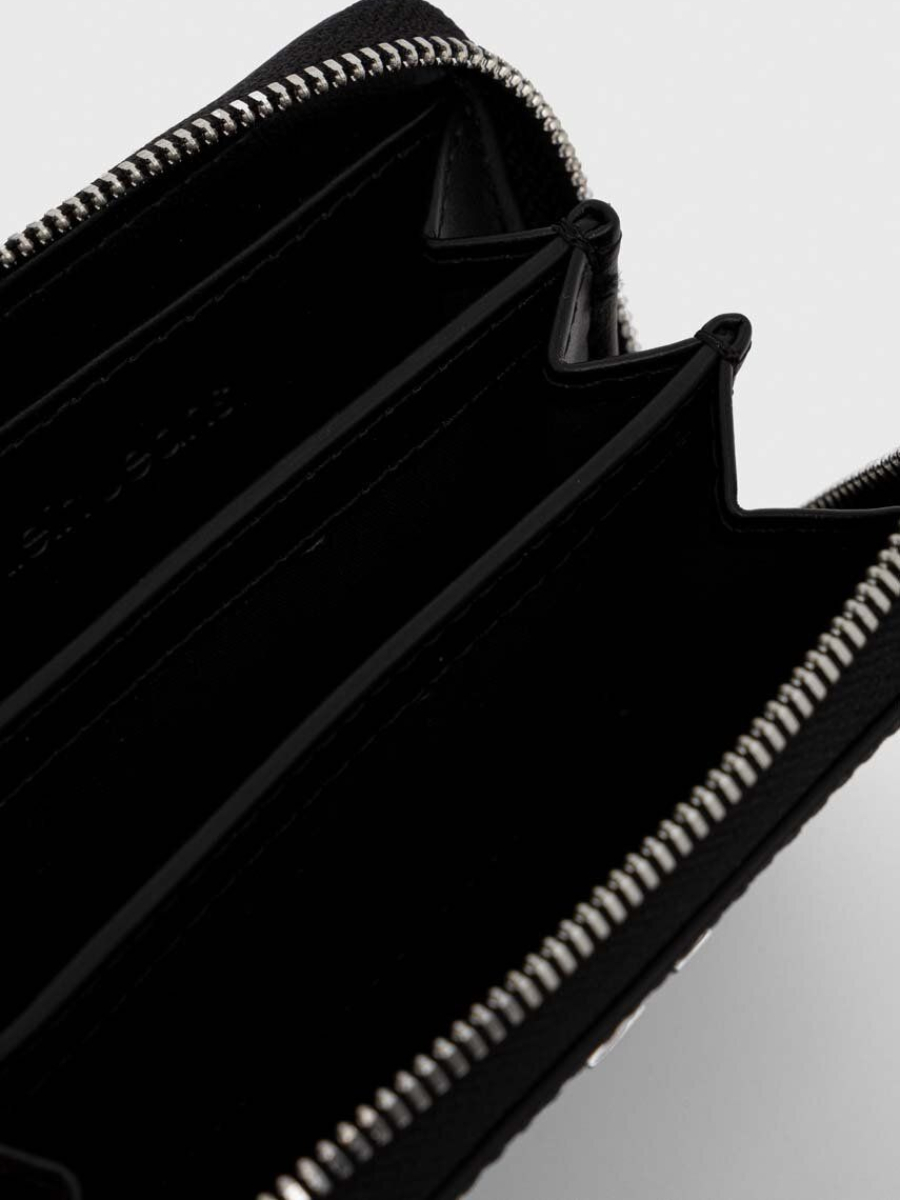 detail Calvin Klein dámska čierna peňaženka