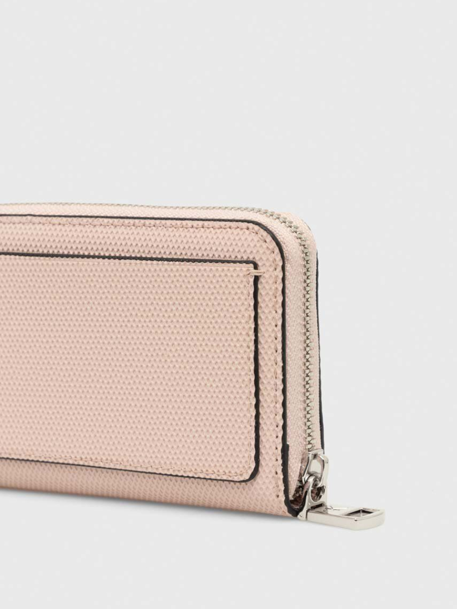 detail Calvin Klein dámska ružová peňaženka