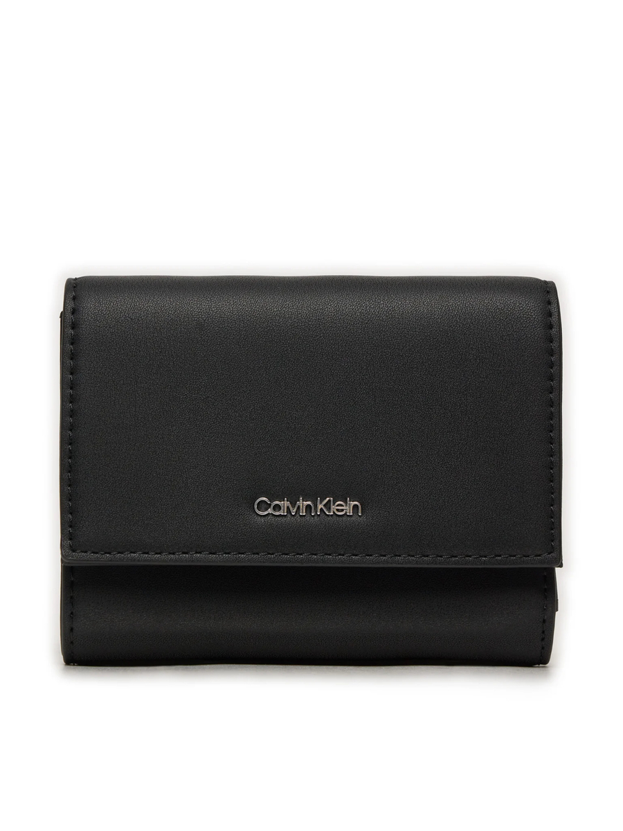 detail Calvin Klein dámska čierna peňaženka