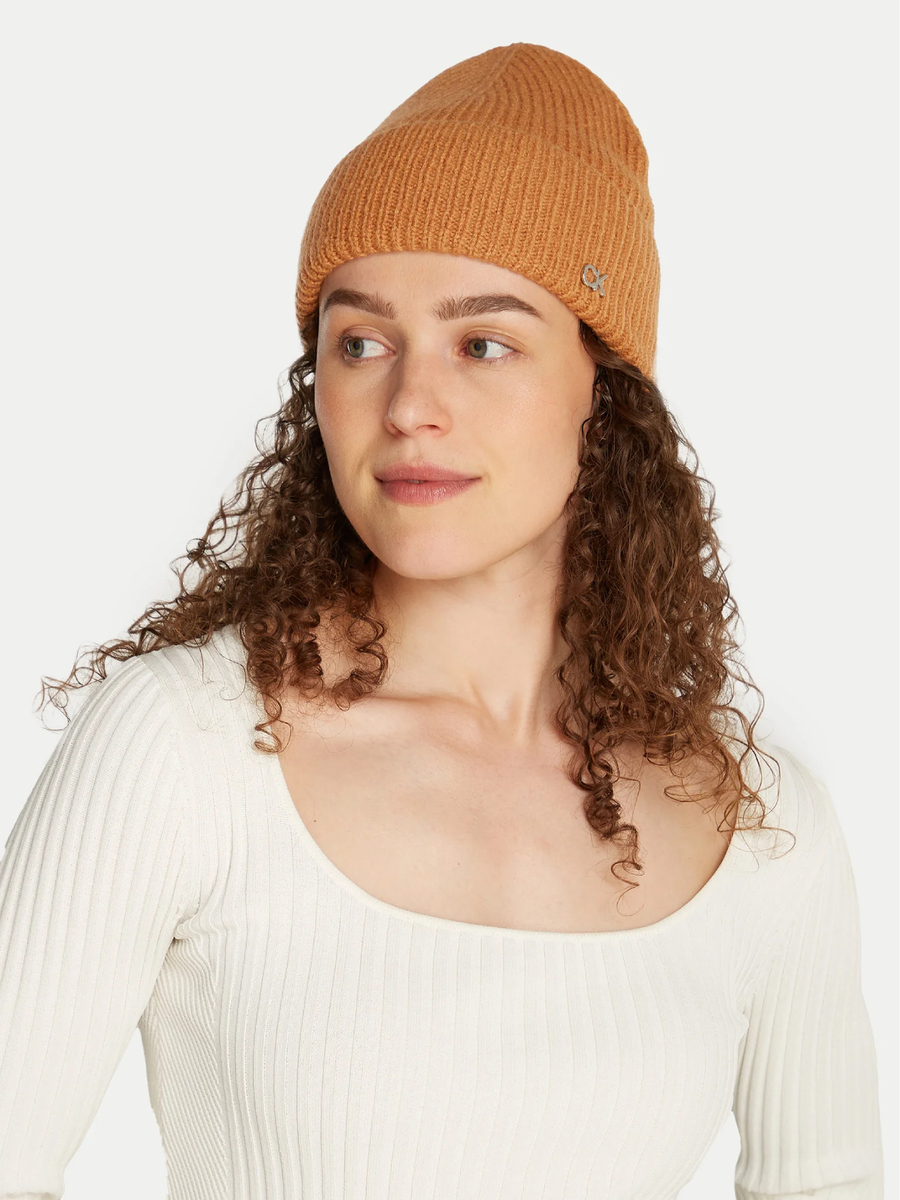 detail Calvin Klein dámska hnedá čiapka