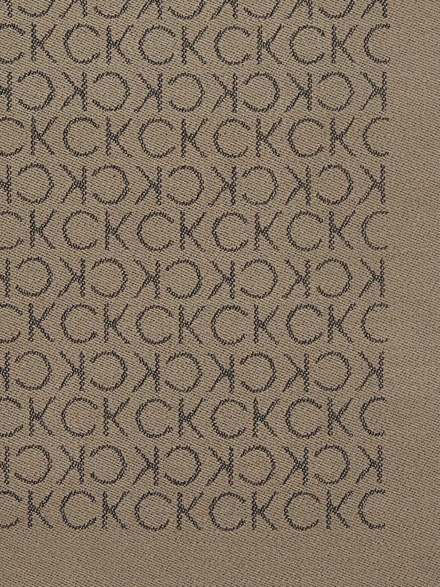detail Calvin Klein pánsky hnedý šál Monogram