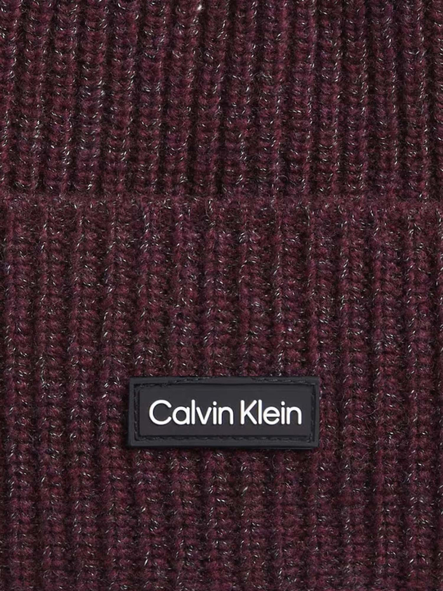 detail Calvin Klein pánská vínová čepice