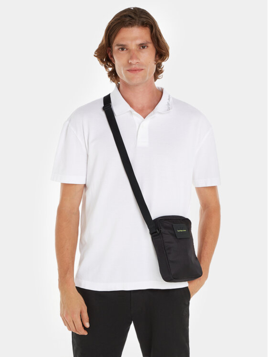 detail Calvin Klein pánska čierna taška cez rameno