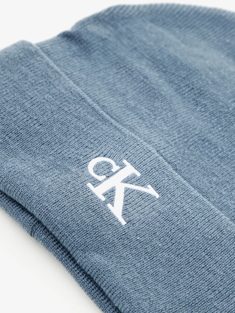 detail Calvin Klein pánska modrá čiapka