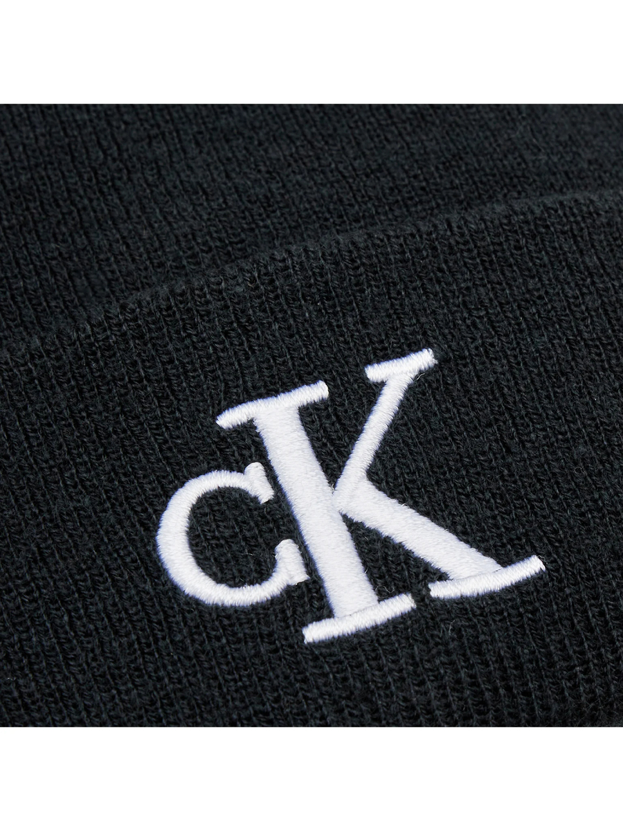 detail Calvin Klein pánska čierna čiapka