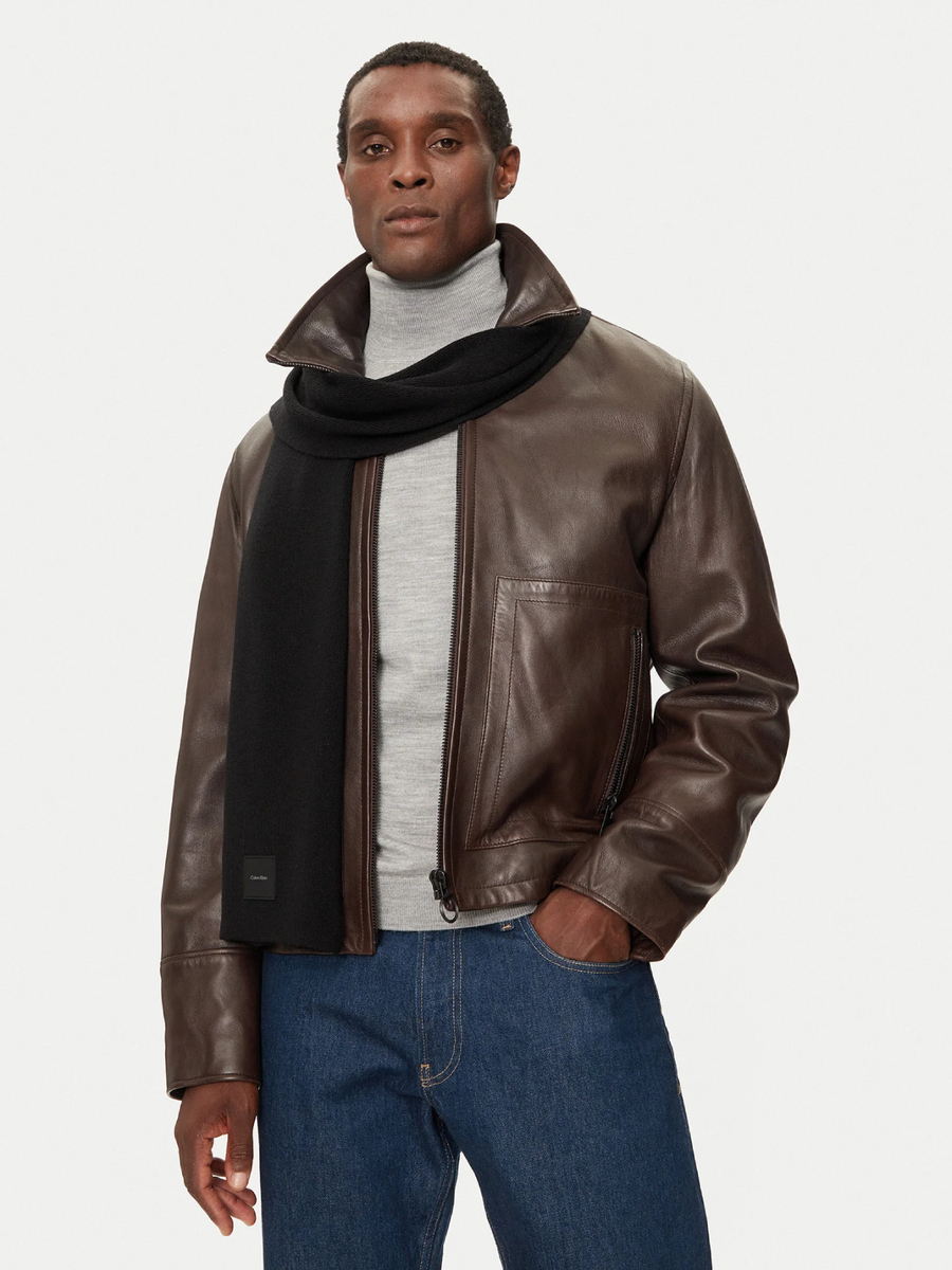 detail Calvin Klein pánsky čierna šál