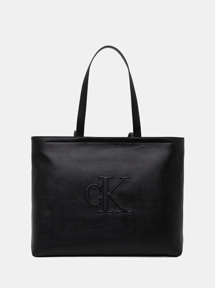 detail Calvin Klein dámska čierna kabelka 