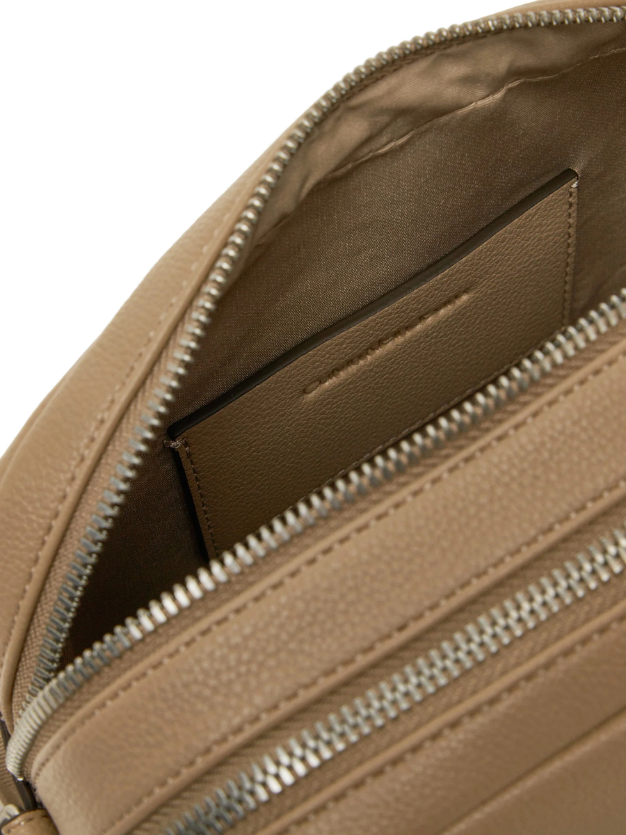 detail Calvin Klein dámska béžová kabelka