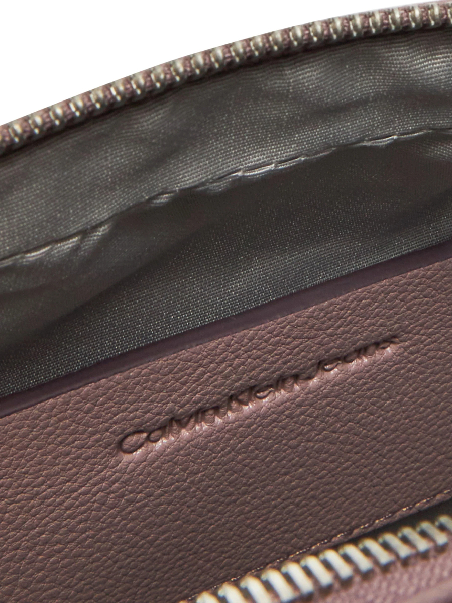 detail Calvin Klein dámska ružová kabelka