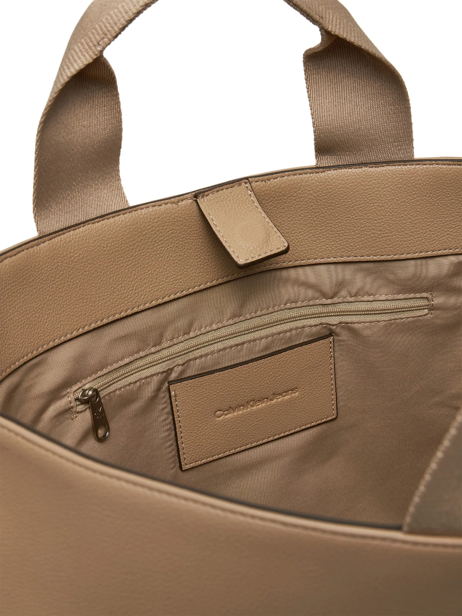 detail Calvin Klein dámska béžová kabelka