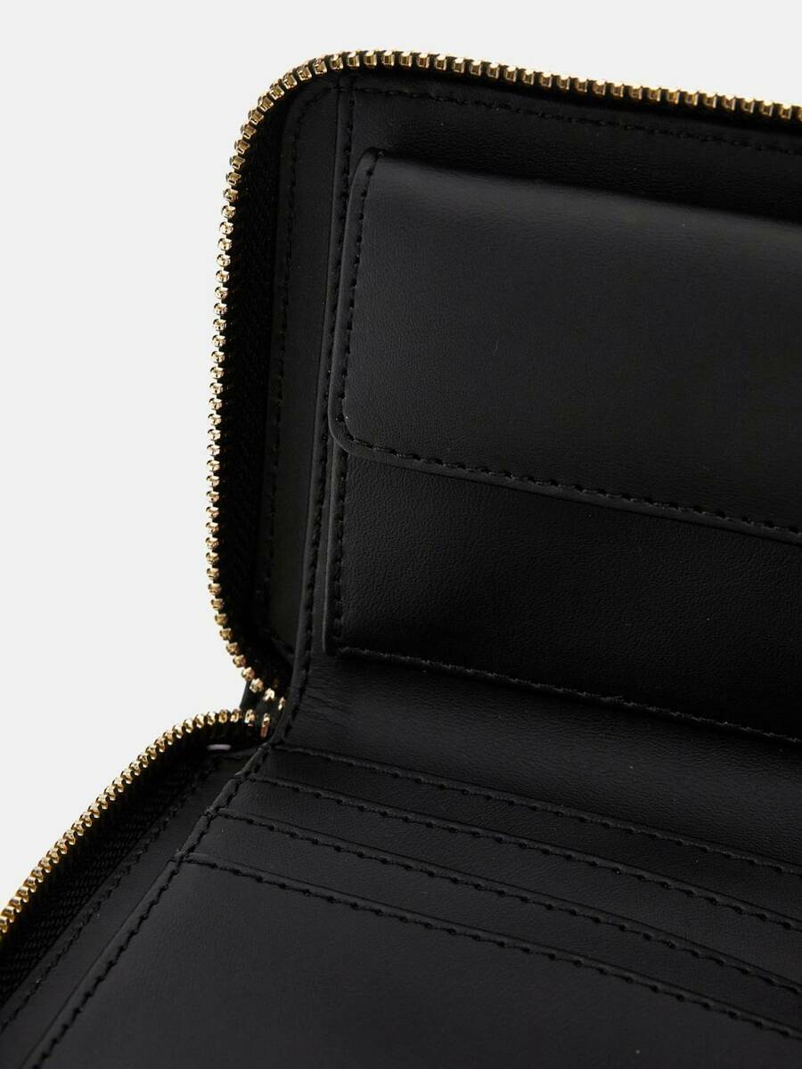 detail Guess dámska čierna peňaženka