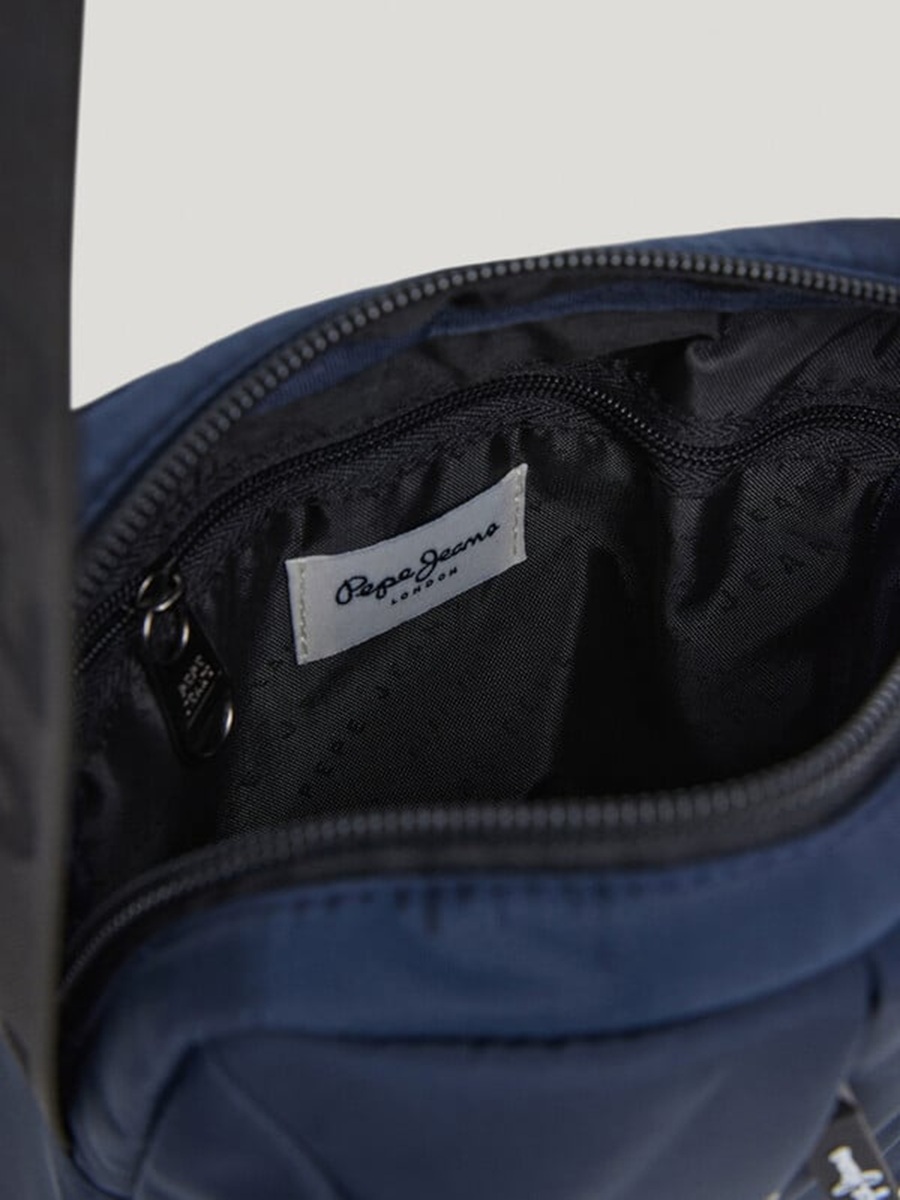 detail Pepe Jeans pánska tmavo modrá taška cez rameno