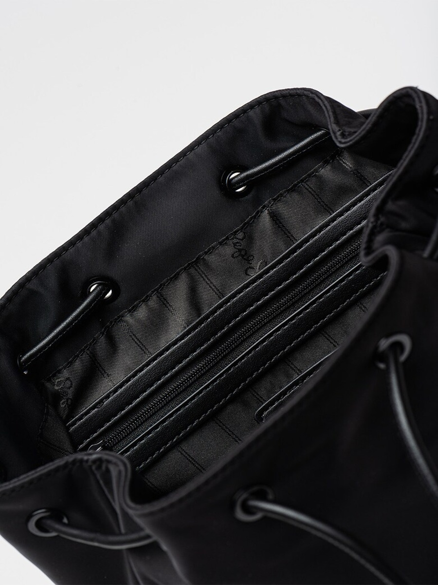 detail Pepe Jeans dámsky čierny batoh