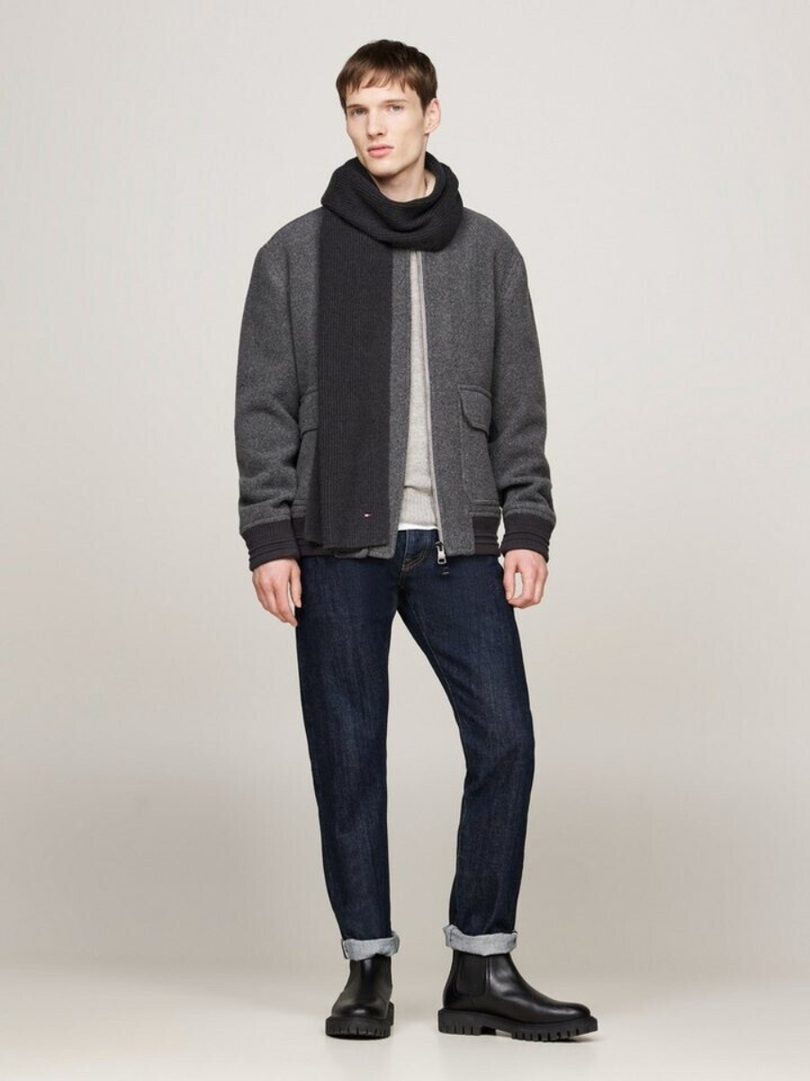 detail Tommy Hilfiger pánsky šedý šál