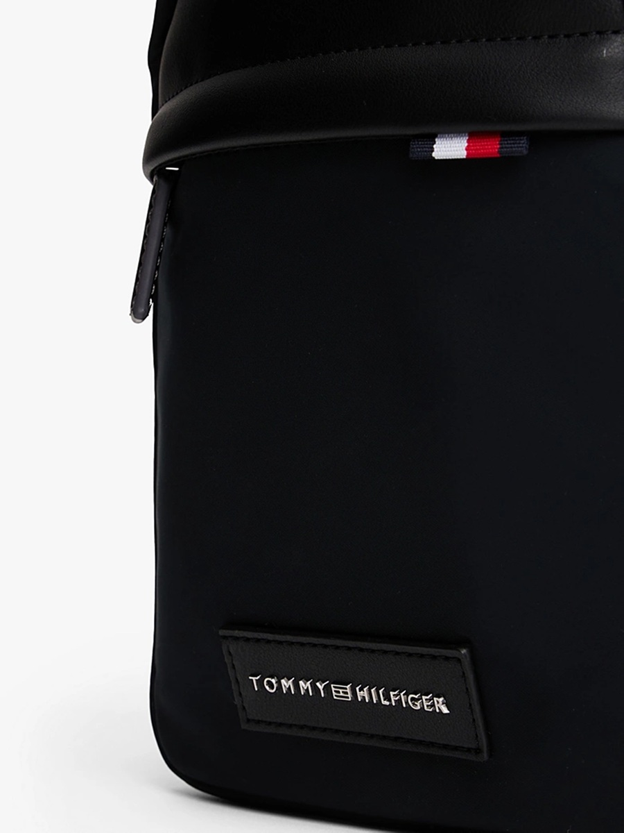 detail Tommy Hilfiger pánska čierna taška cez rameno