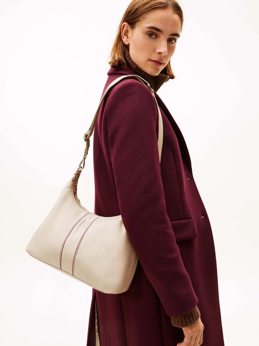 detail Tommy Hilfiger dámska béžová kabelka