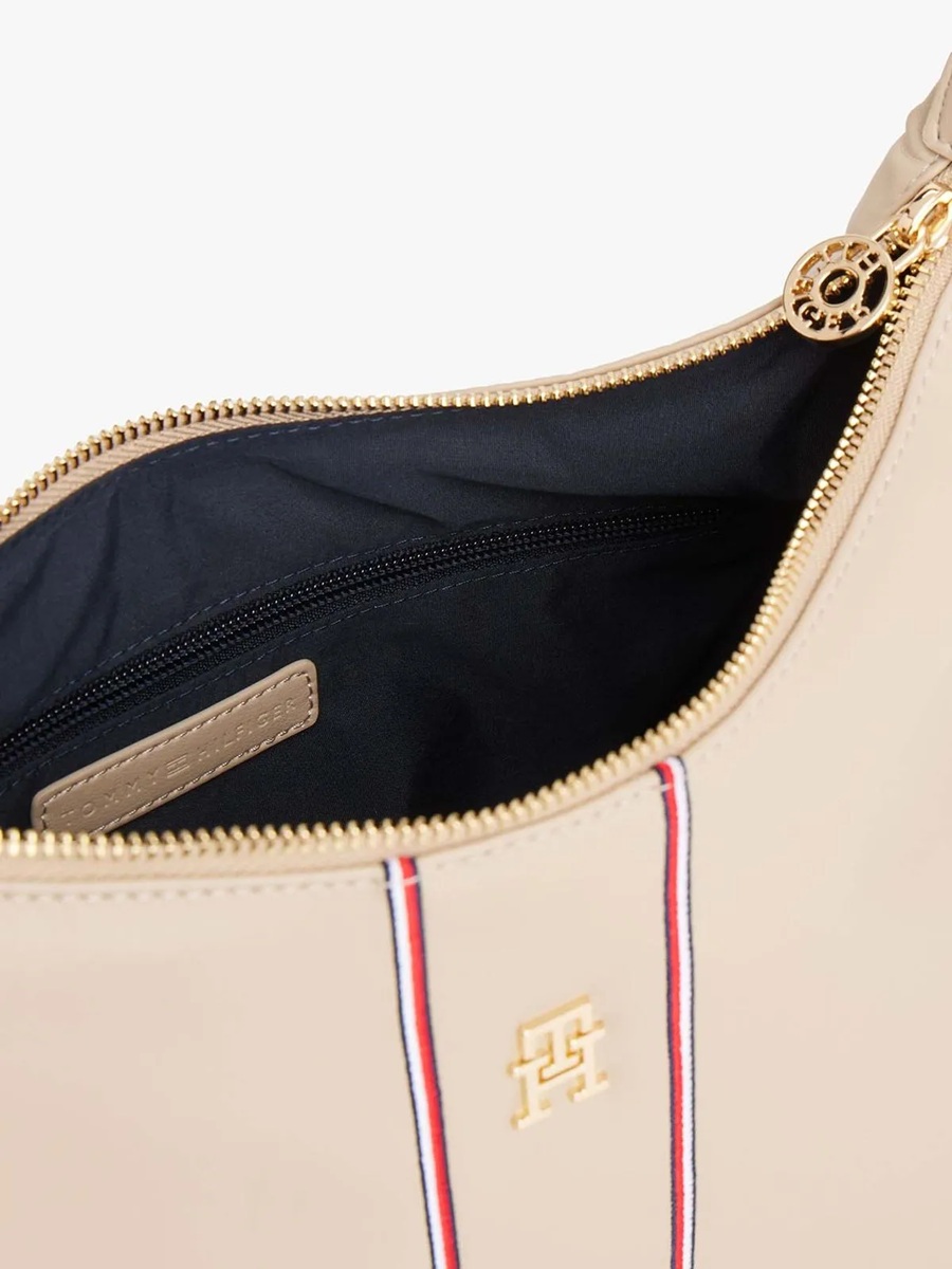 detail Tommy Hilfiger dámska béžová kabelka