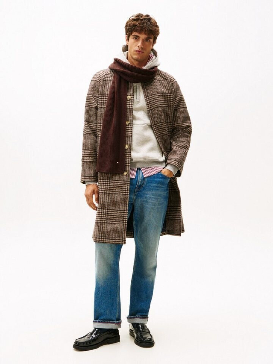 detail Tommy Hilfiger pánsky hnedý šál