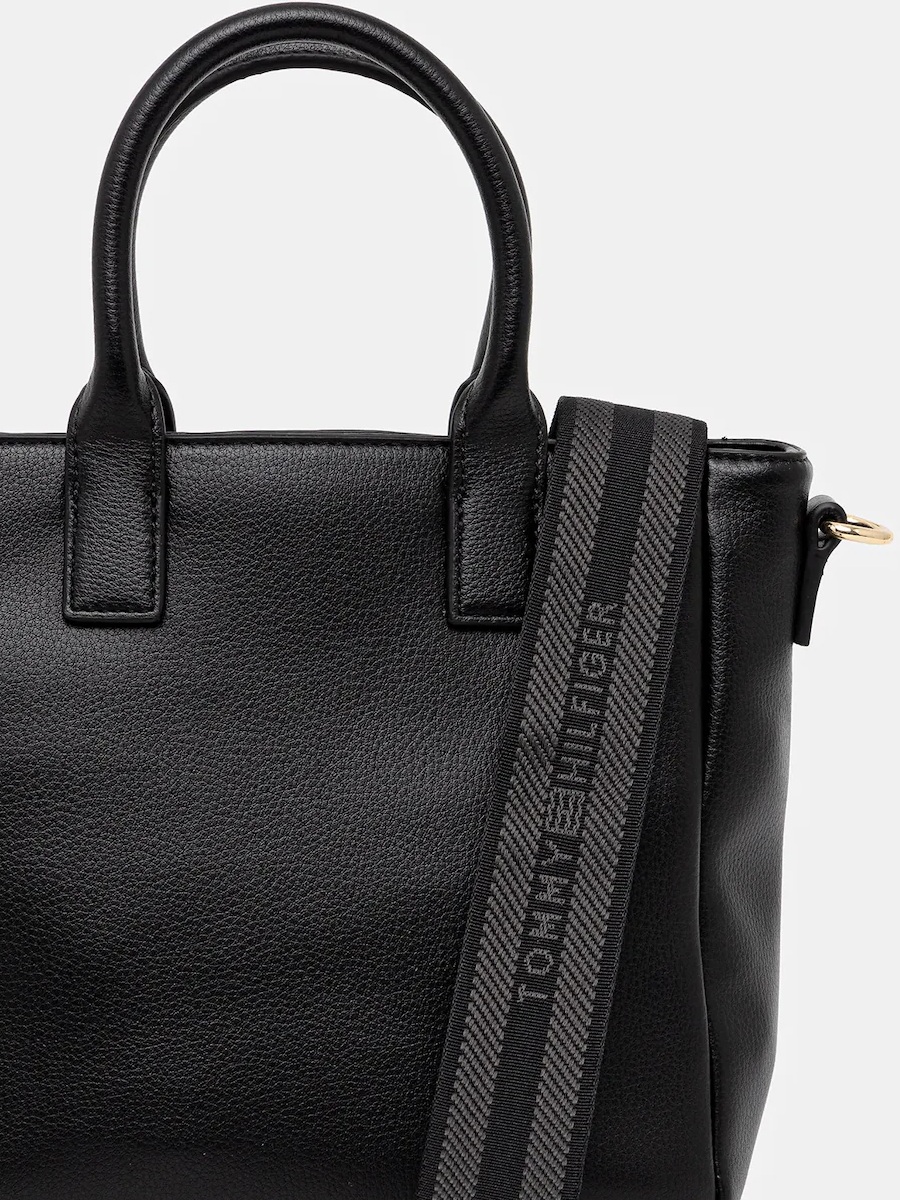 detail Tommy Hilfiger dámska čierna kabelka