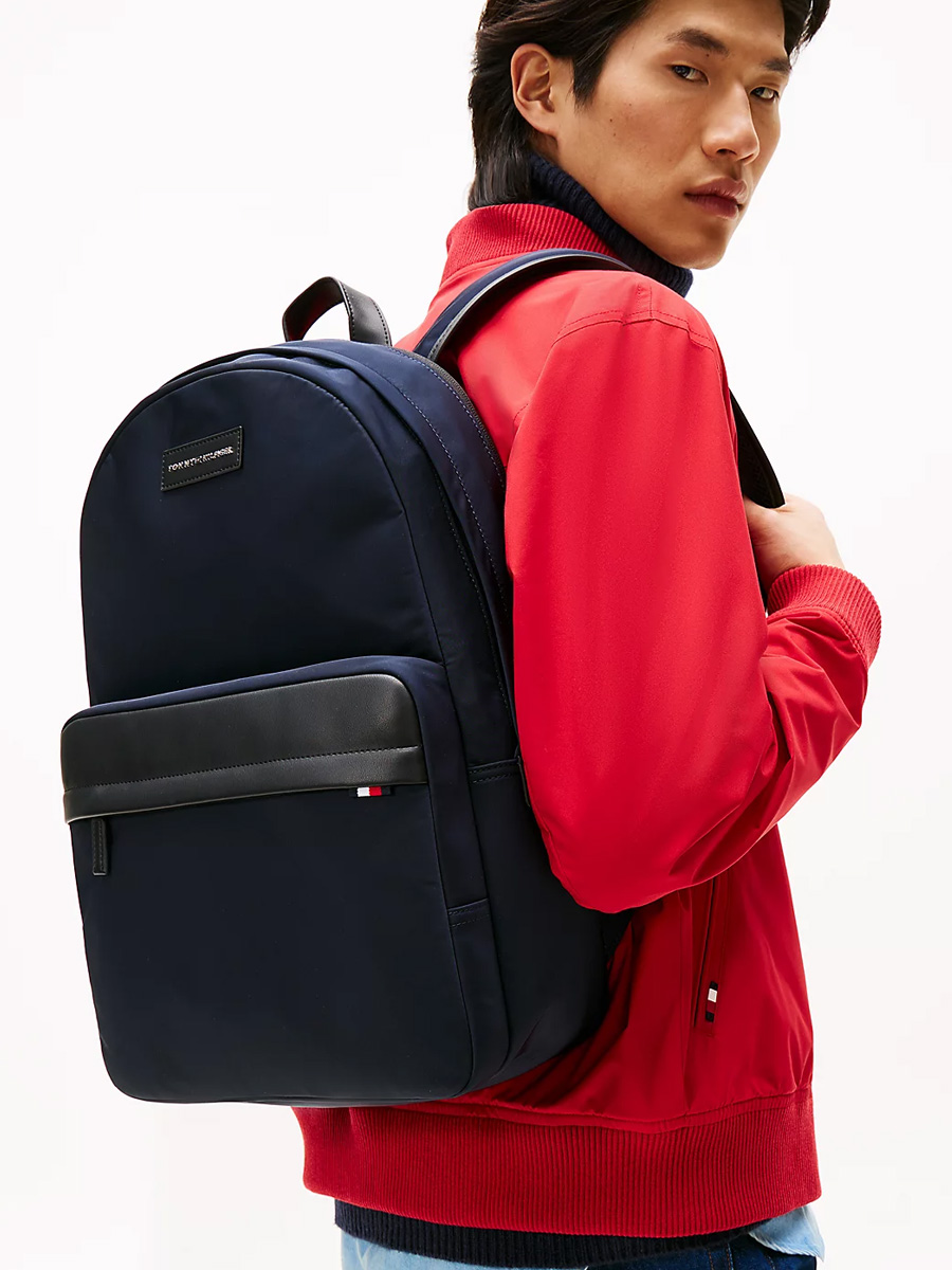 detail Tommy Hilfiger pánsky čierny batoh
