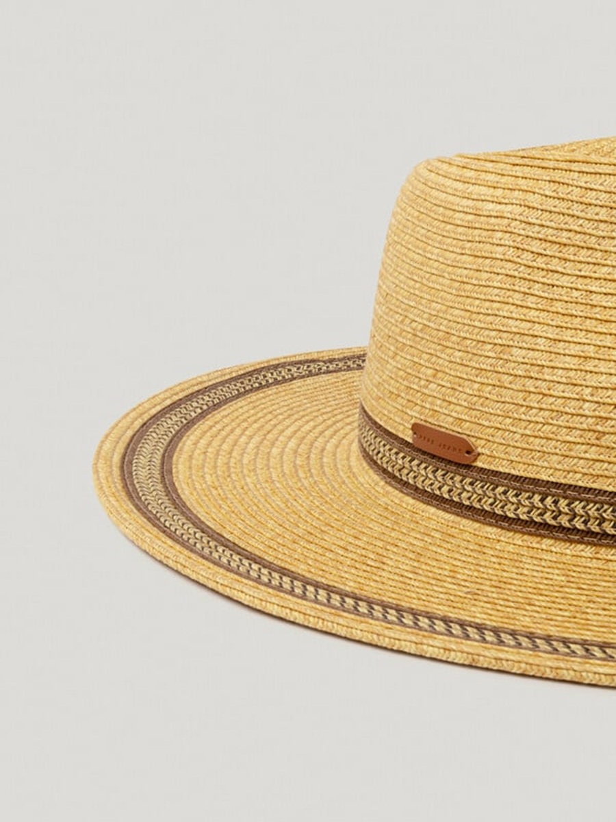 detail Pepe Jeans dámsky béžový klobúk