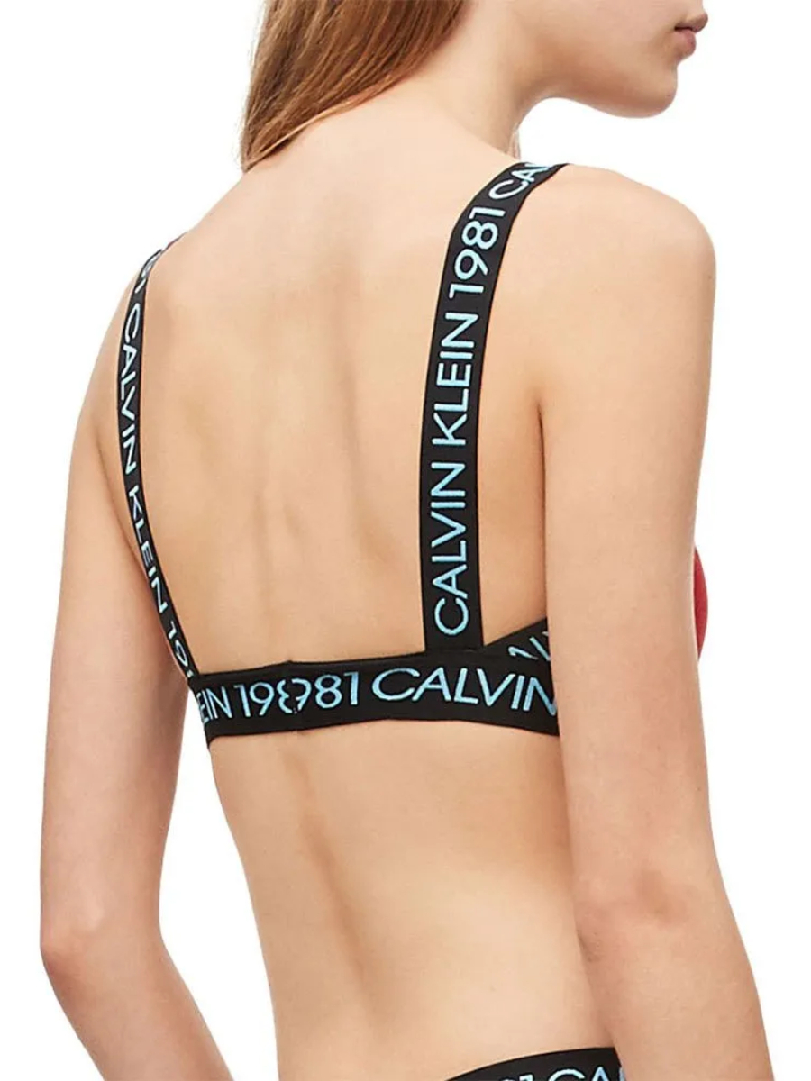 detail Calvin Klein dámska červená športová podprsenka