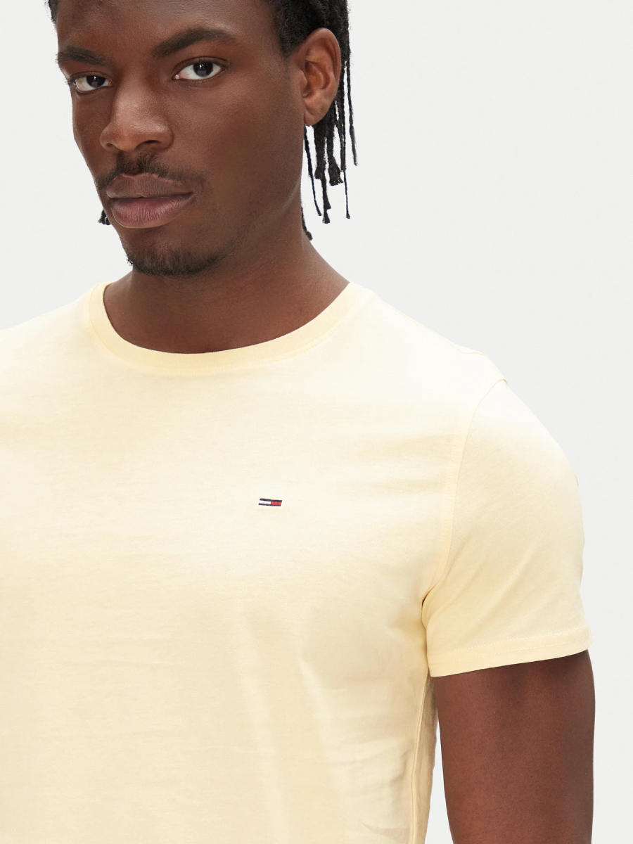 detail Tommy Jeans pánske žlté tričko