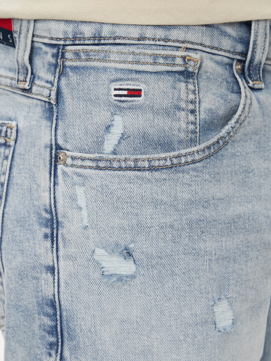 detail Tommy Jeans pánske svetlo modré džínsové šortky