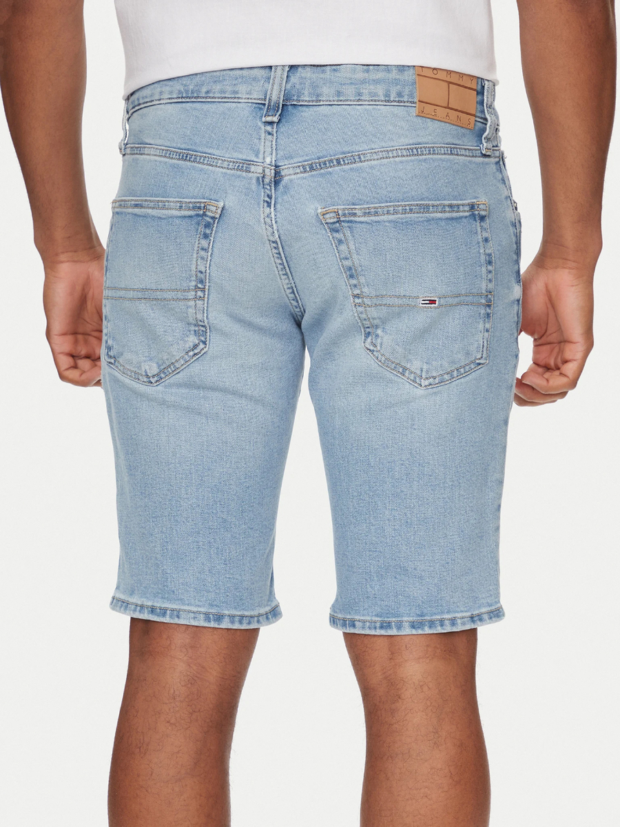 detail Tommy Jeans pánske svetlo modré džínsové šortky