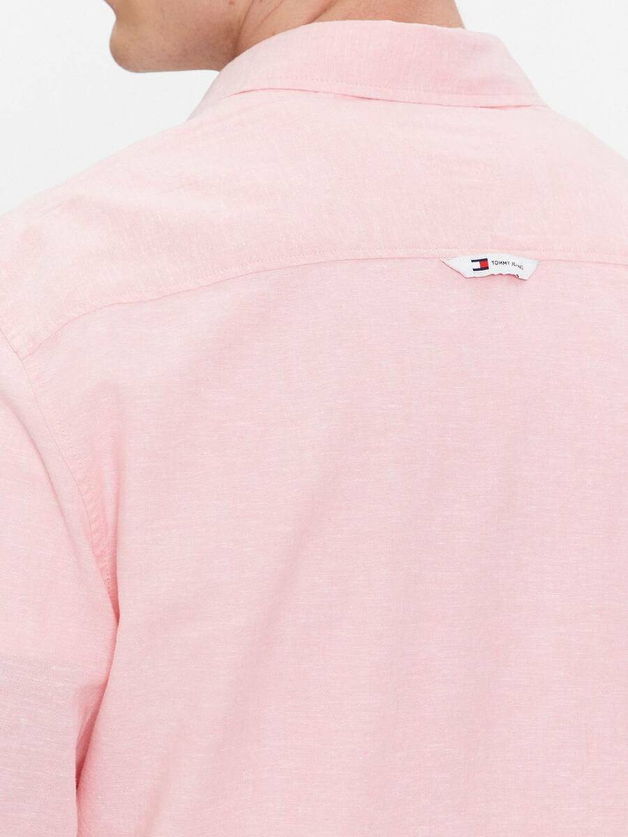 detail Tommy Jeans pánska ružová košeľa 